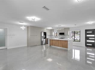 5-bedroom Single-Family Home — 4450 NW 169th Ter, Miami Gardens, 33055