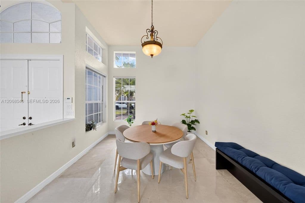 5-bedroom Single-Family Home — 18609 SW 50th Ct