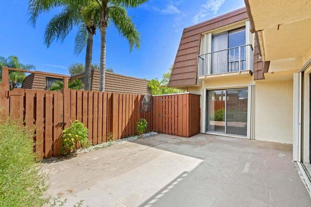 2-bedroom Property — 3960 August Drive