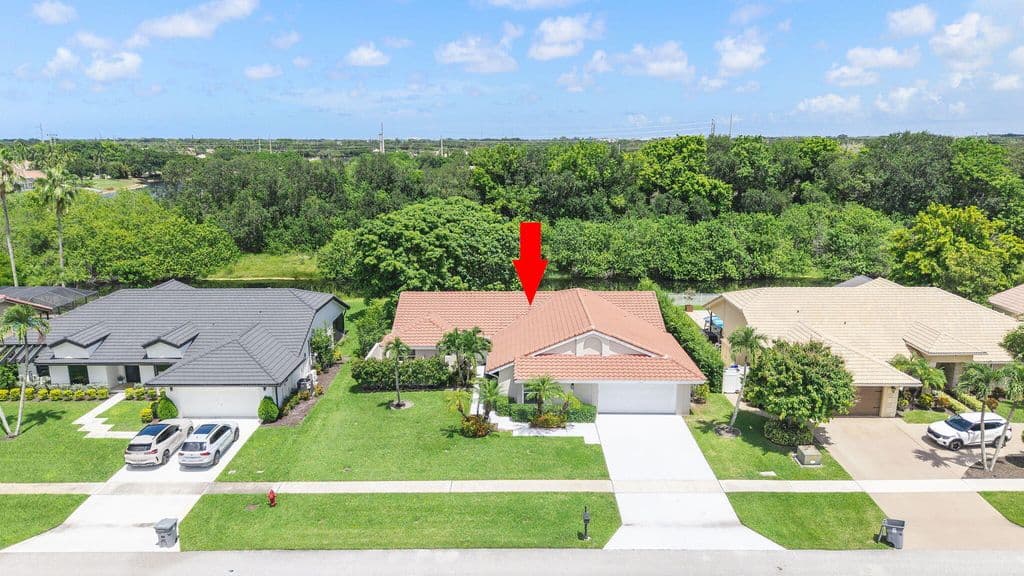 4-bedroom Single-Family Home — 11294 ISLAND LAKES Lane