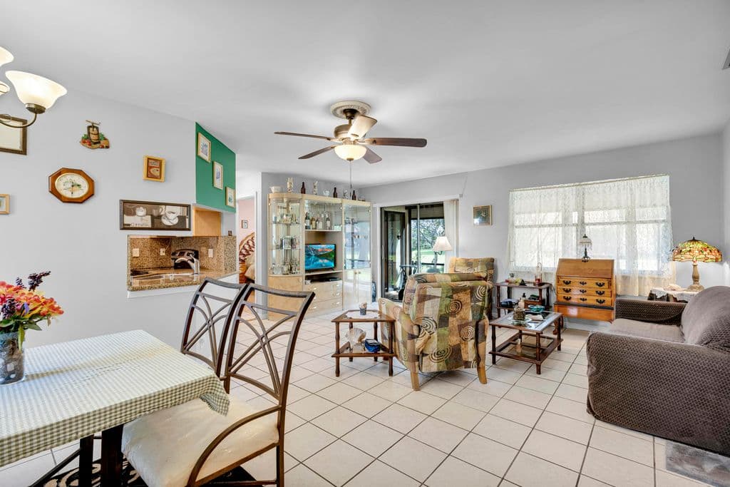 2-bedroom Condo — 3 Vía De Casas Sur #102