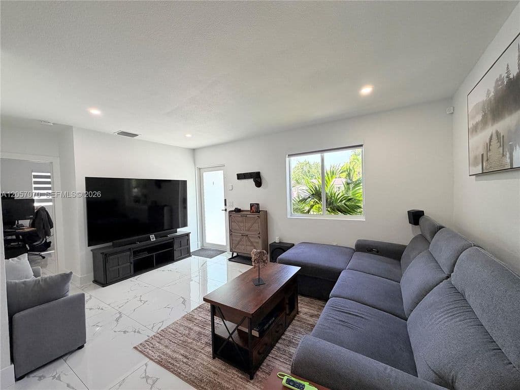 3+1 Müstakil ev — 8321 SW 46th St