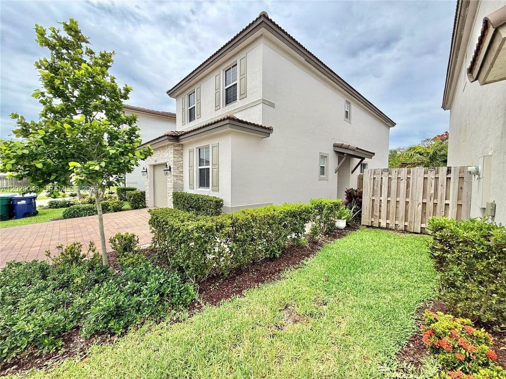 4-bedroom Single-Family Home — 2462 NW 131st Cir