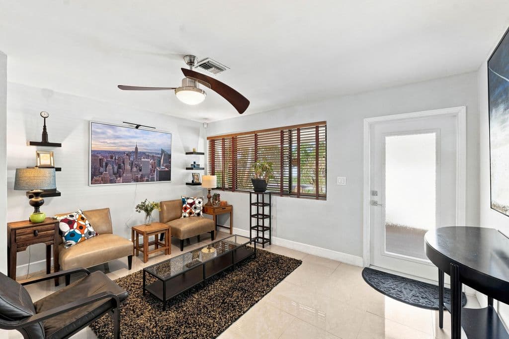 3+1 Müstakil ev — 4110 NW 16TH Avenue