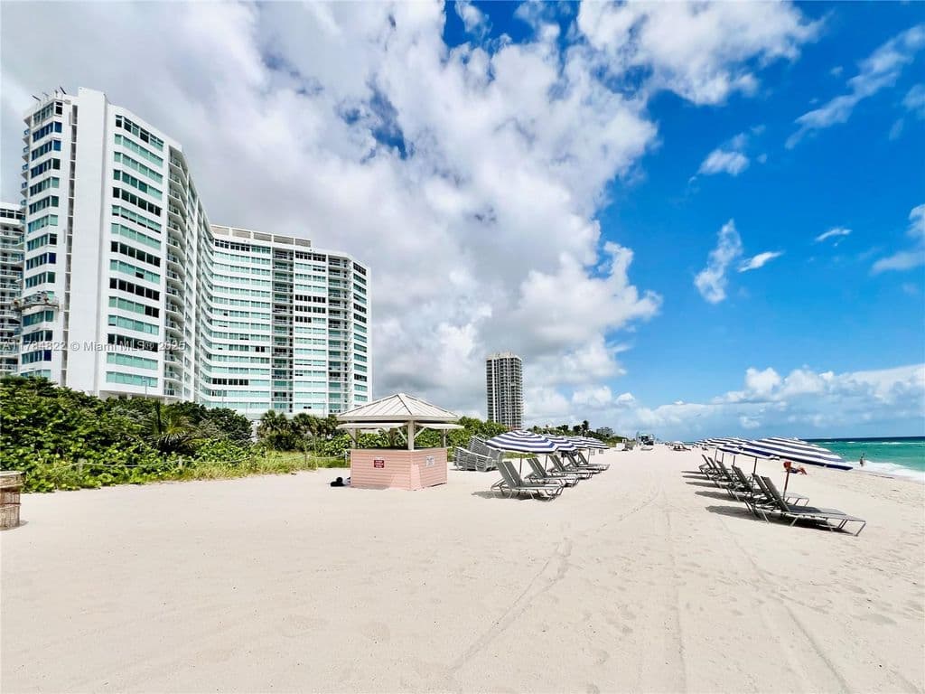 1+1 Condo — 7135 Collins Ave APT 621