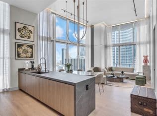 2-bedroom Condo — 475 Brickell Ave APT 2215, Miami, 33131
