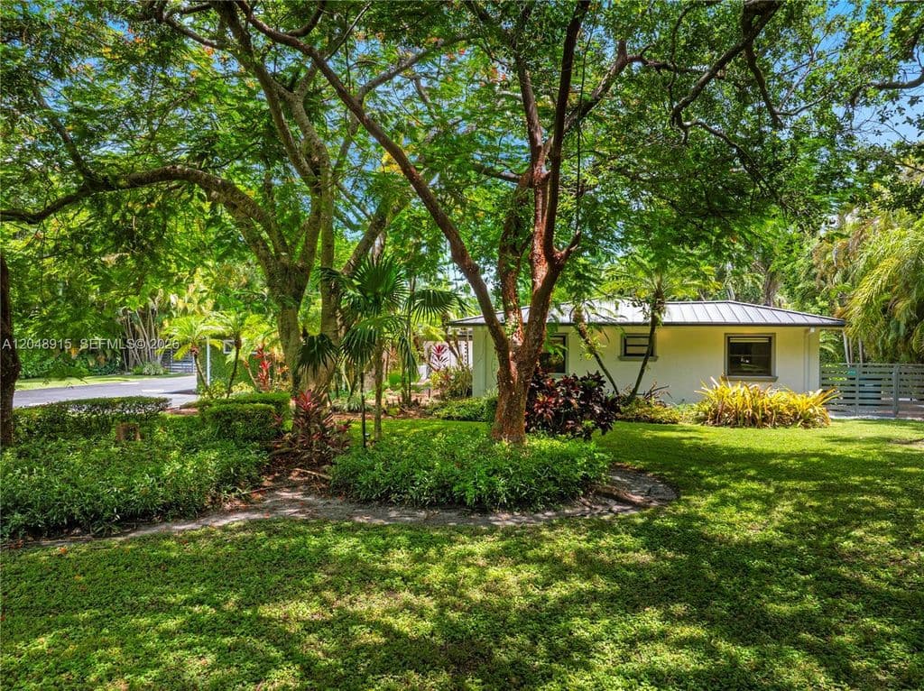5-bedroom Single-Family Home — 8735 SW 122nd St