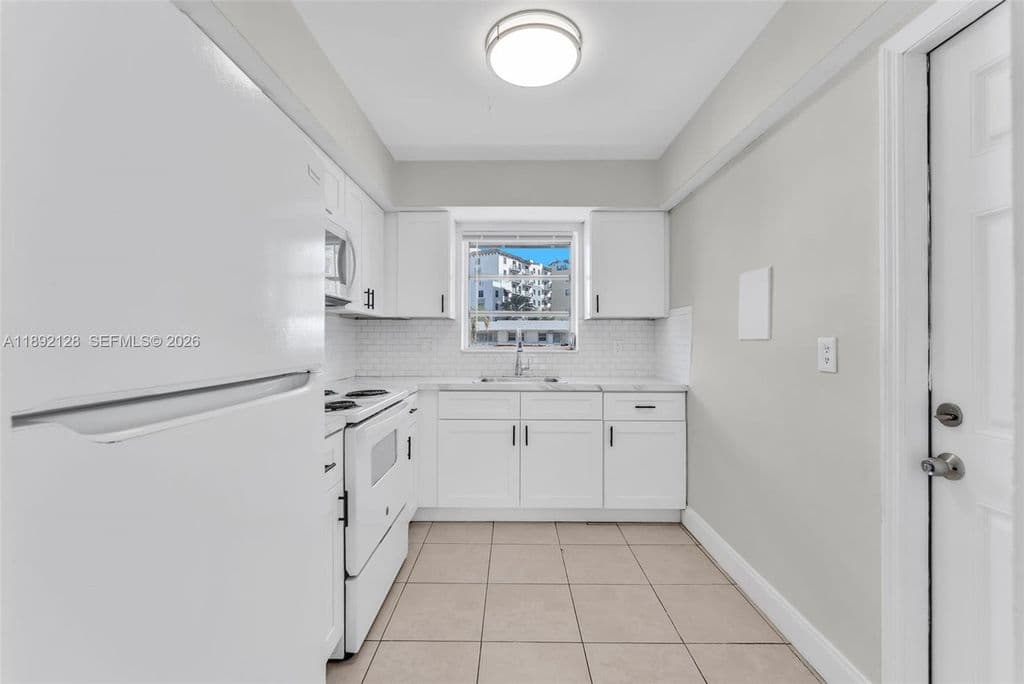 2+1 Condo — 7330 SW 82nd St APT B218