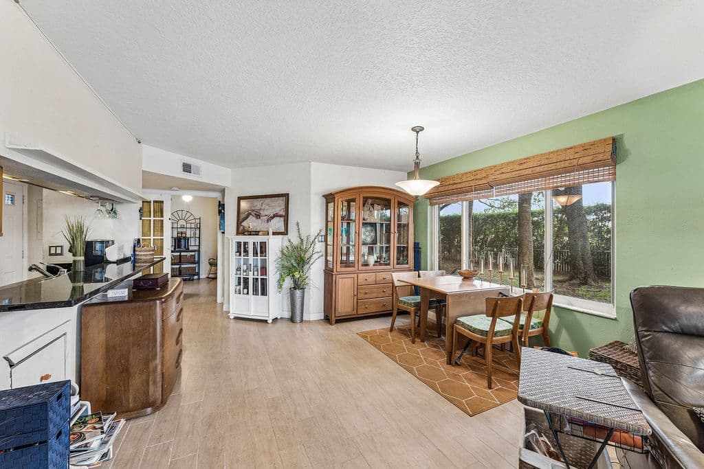 2-bedroom Condo — 13111 Glenmoor Drive