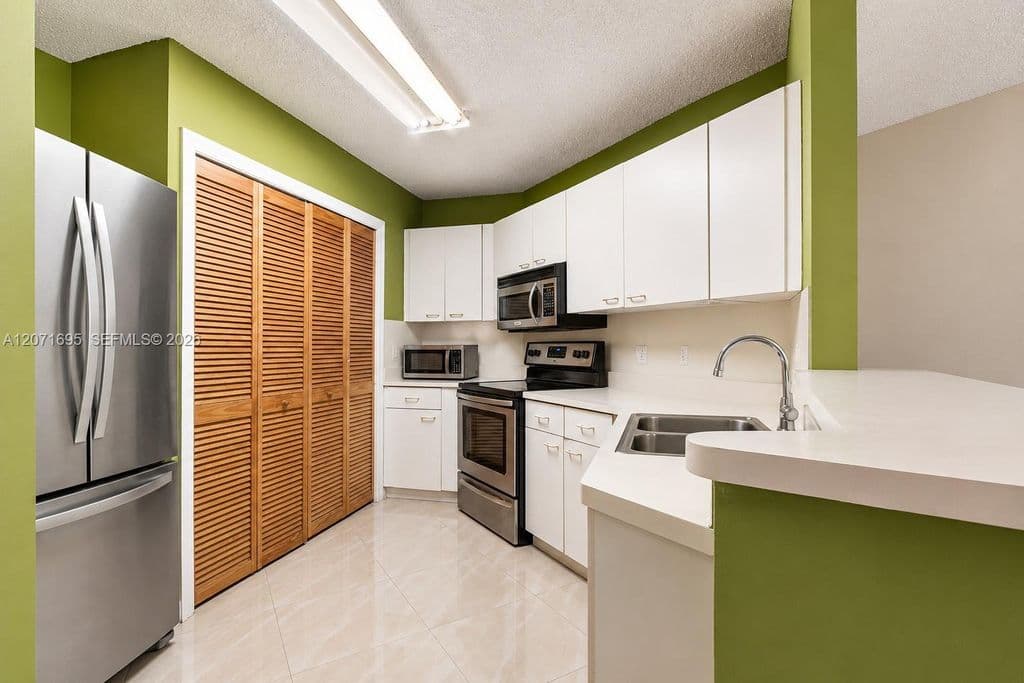 2-bedroom Condo — 6276 NW 186th St APT 305