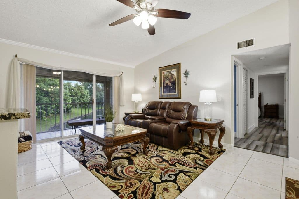 2+1 Condo — 13811 Oneida Drive #F2