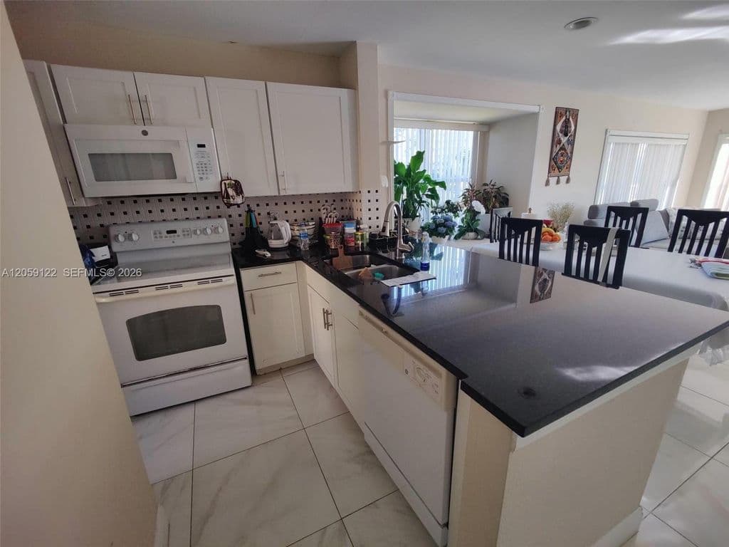 2-bedroom Condo — 4871 Via Palm Lks APT 701
