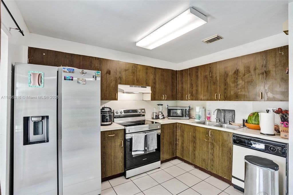 3-bedroom Single-Family Home — 13780 SW 160th Ter