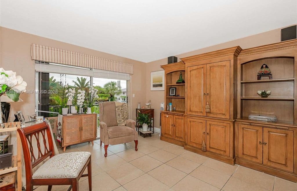 1+1 Condo — 7403 SW 82nd St APT 212N