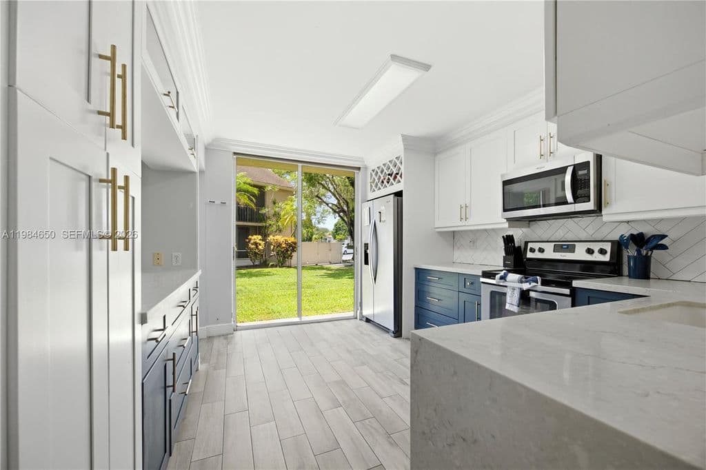 3-bedroom Condo — 7532 NW 86th Ter APT 104