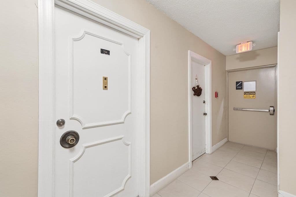 2+1 Condo — 1401 S Ocean Drive #704