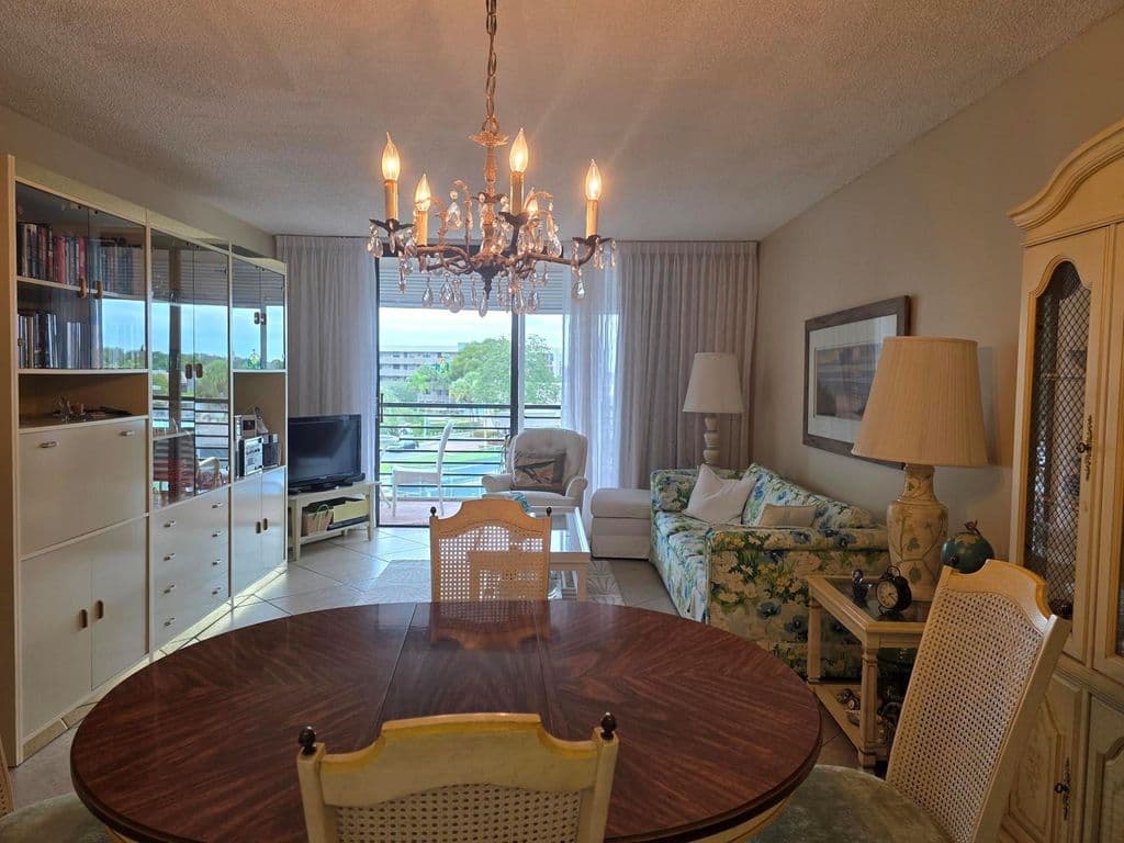 1+1 Condo — 1001 Colony Point Circle #405