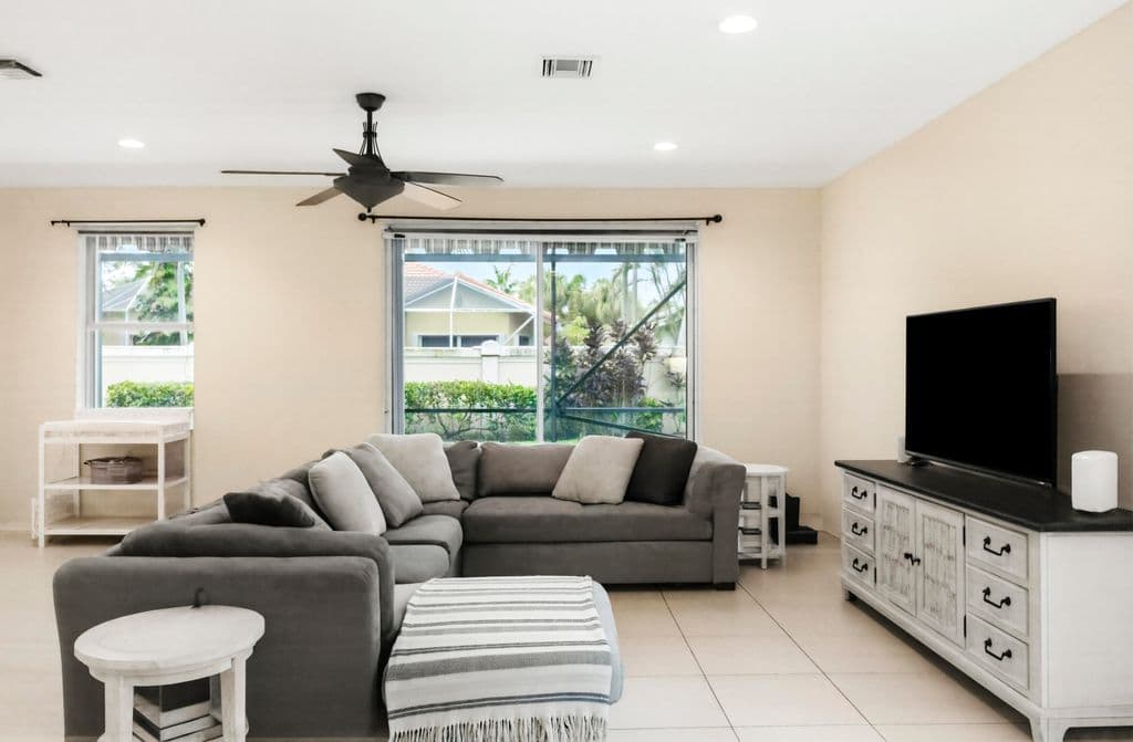 4-bedroom Single-Family Home — 8462 LYONS RANCHES Road