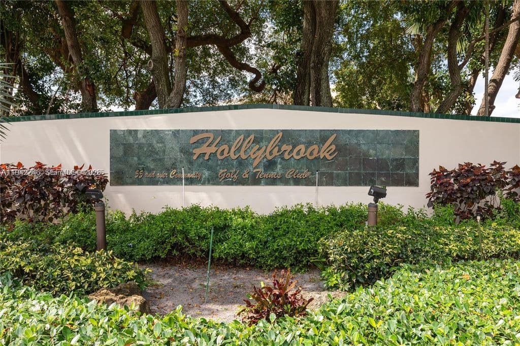 1-bedroom Condo — 8900 Washington Blvd APT 405A
