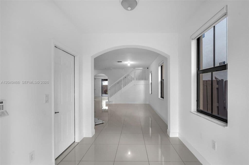 5-bedroom Single-Family Home — 8850 NW 99th Path