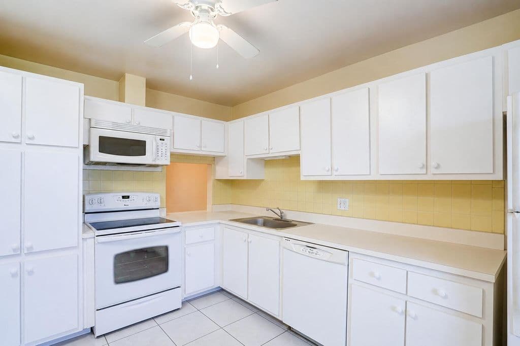 2-bedroom Condo — 5780 FERNLEY Drive W #144