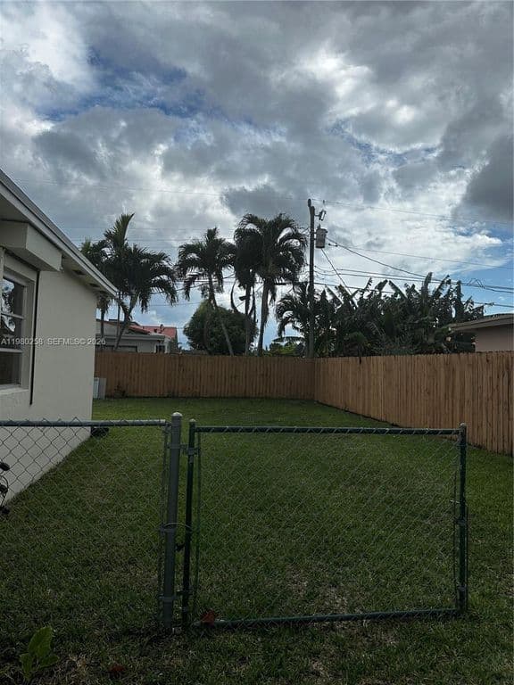 3+1 Müstakil ev — 7540 SW 37th St