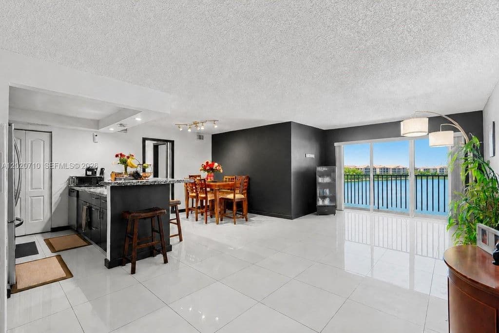 3+1 Condo — 15430 SW 82nd Ln APT 622