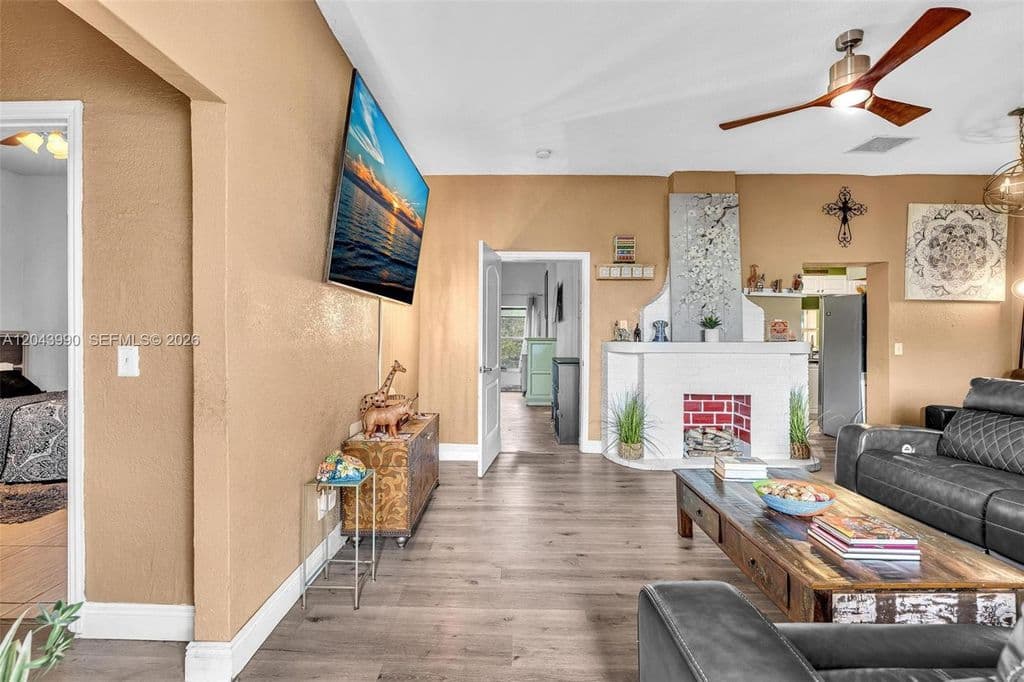 3+1 Müstakil ev — 1800 NW 3rd Ct