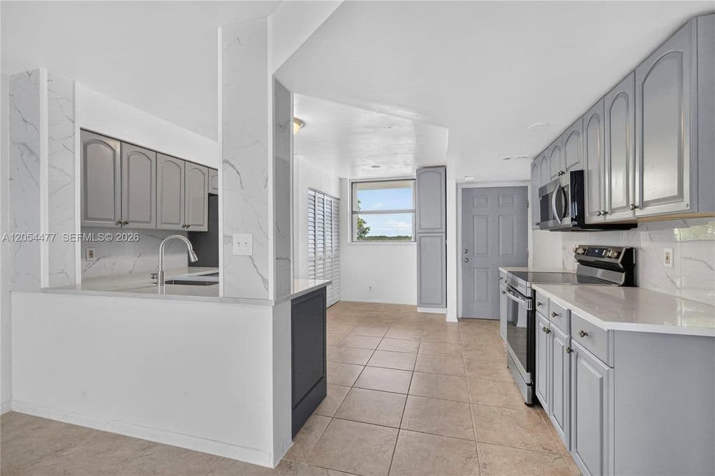 2-bedroom Condo — 117 Lake Emerald Dr APT 408