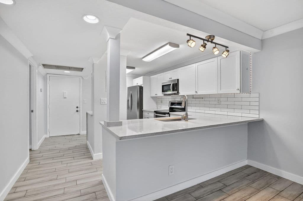 2+1 Condo — 8 Royal Palm Way #203