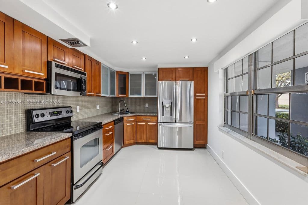 3+1 Condo — 4280 Oaks Ter APT 102