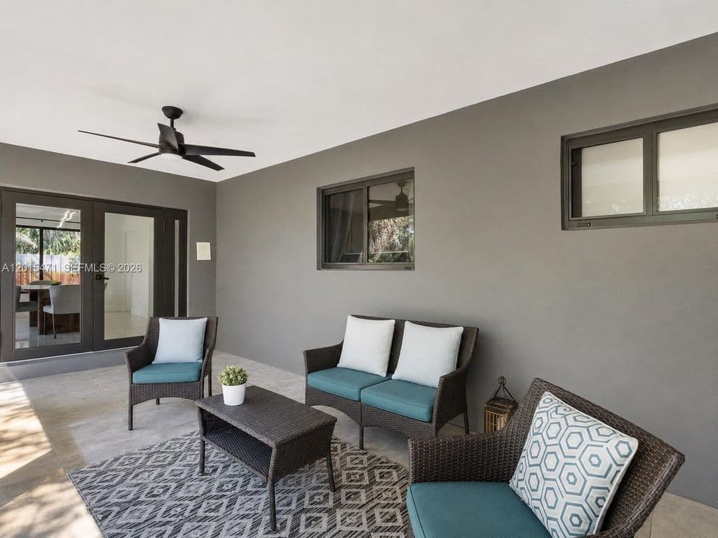 4-bedroom Single-Family Home — 400 NW 30th Ct