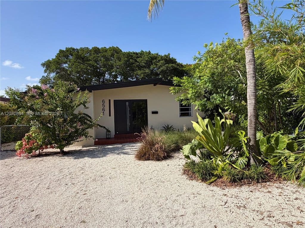 3-bedroom Single-Family Home — 6561 SW 34th St