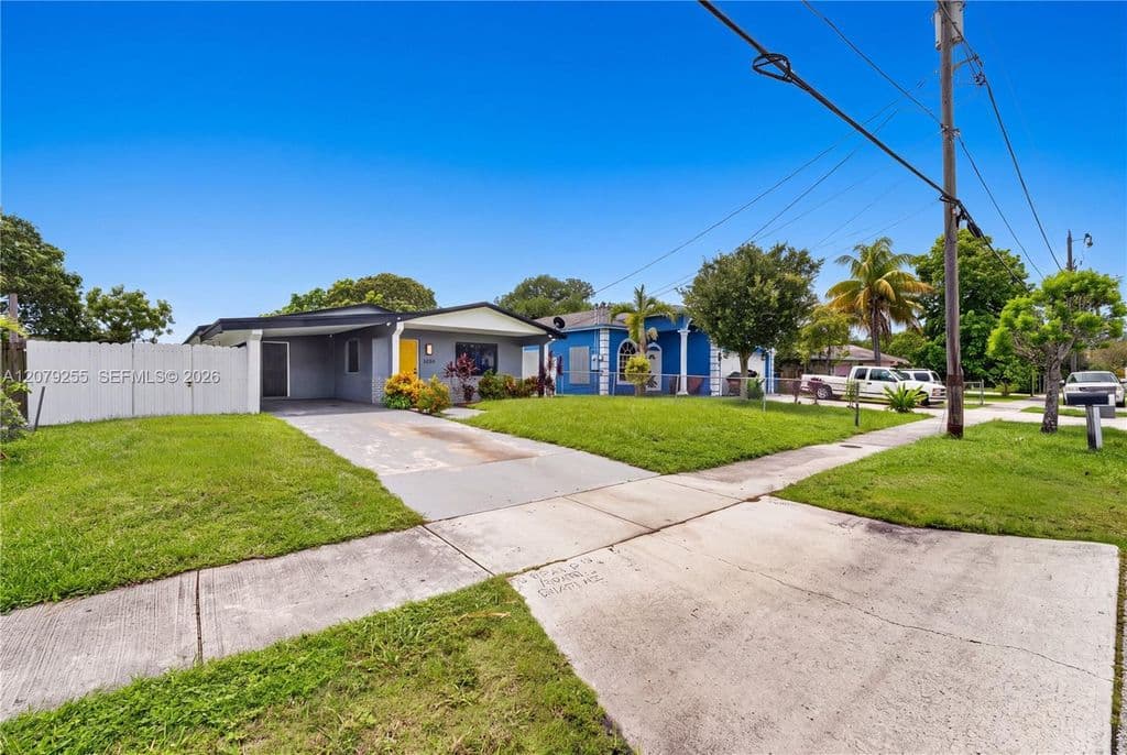 4-bedroom Single-Family Home — 5724 SW 18th St