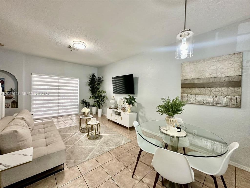 2-bedroom Condo — 5640 NW 115th Ct APT 206