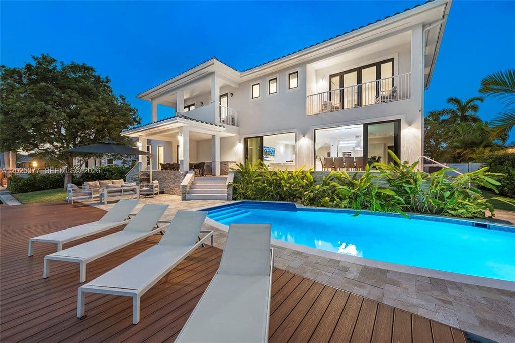 5-bedroom Single-Family Home — 850 Washington St