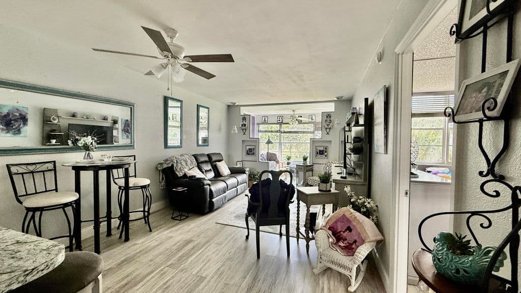 1-bedroom Condo — 9480 Poinciana Place #201