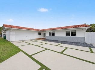 4+1 Müstakil ev — 14111 SW 75th St, Miami, 33183