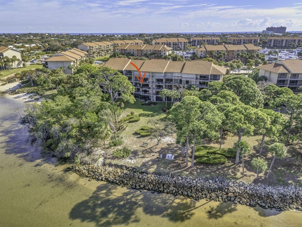 2-bedroom Condo — 1901 MARINA ISLE Way #304