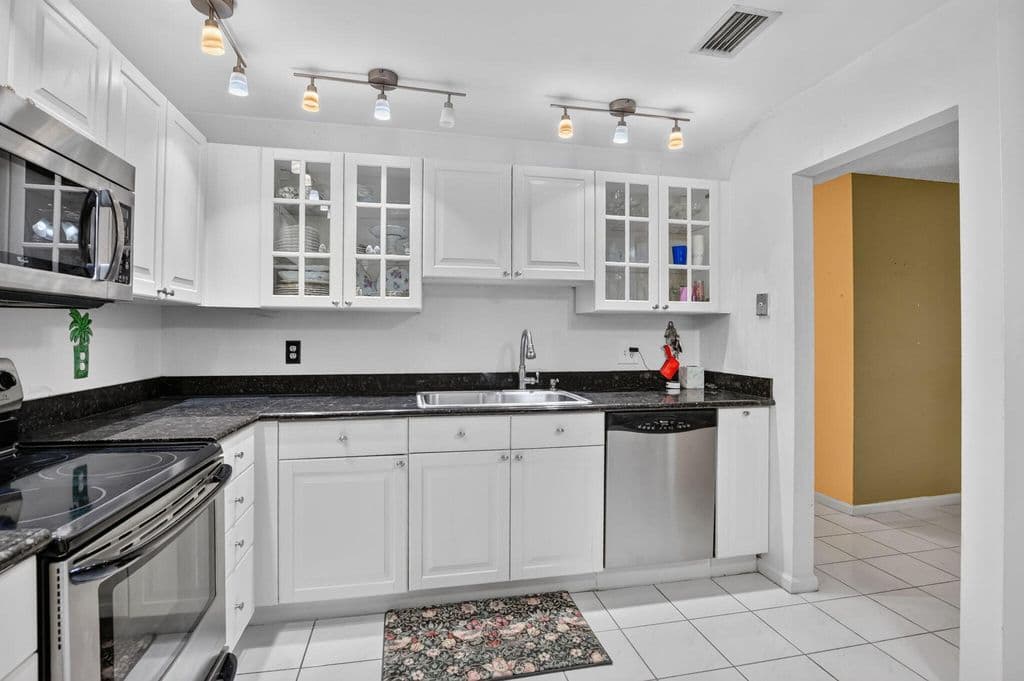 2-bedroom Condo — 9364 Sable Ridge Circle #D