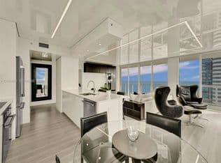 2-bedroom Condo — 6365 Collins Ave APT 2407, Miami Beach, 33141