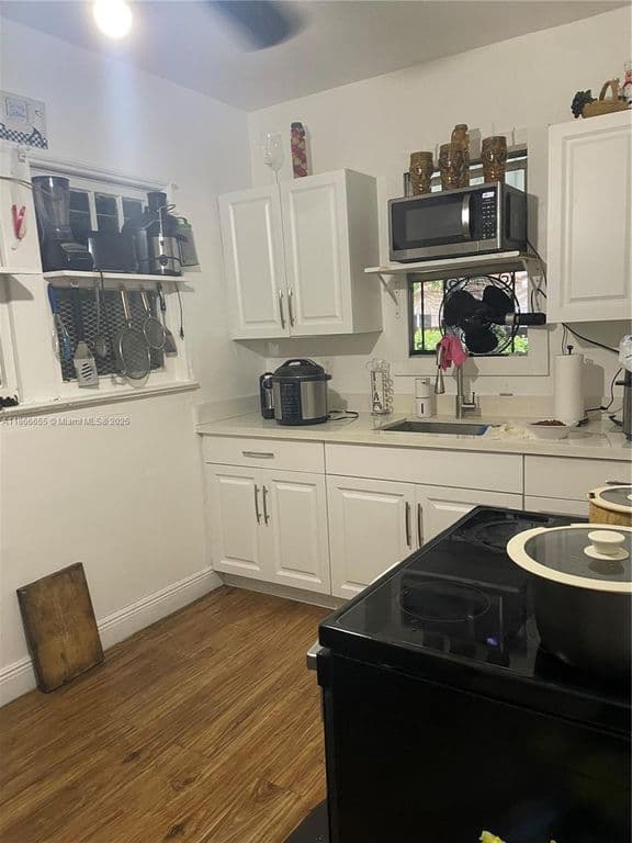 3+1 Mülk — 404 NW 23rd Ct