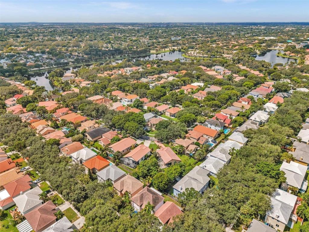 4+1 Müstakil ev — 10301 Panama St