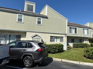 3+1 Townhouse — 8043 Lagos De Campo Blvd #F-3, Tamarac, 33321