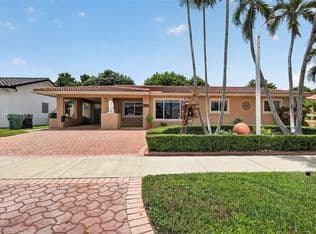 4+1 Müstakil ev — 8936 SW 11th St, Miami, 33174