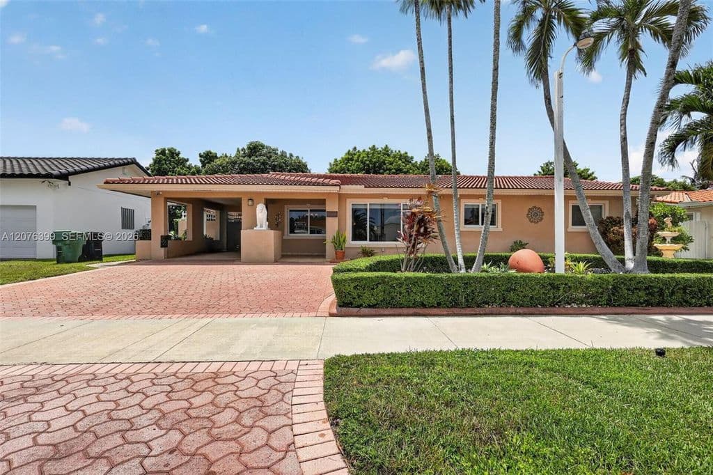 4+1 Müstakil ev — 8936 SW 11th St