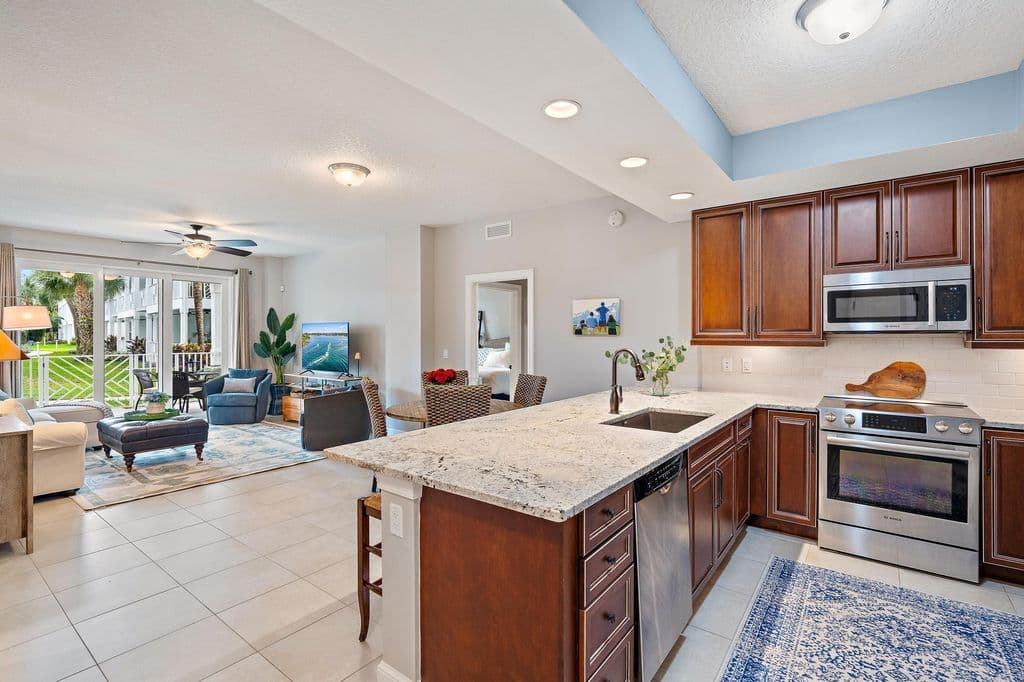 2-bedroom Condo — 814 BAY COLONY Drive S