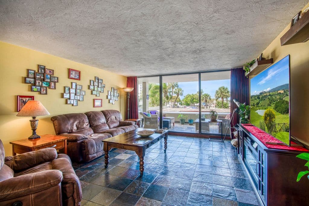 2+1 Condo — 136 Lakeshore Drive #211