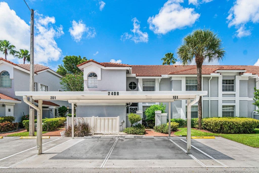 3+1 Condo — 7408 Lake Meadow Way #101