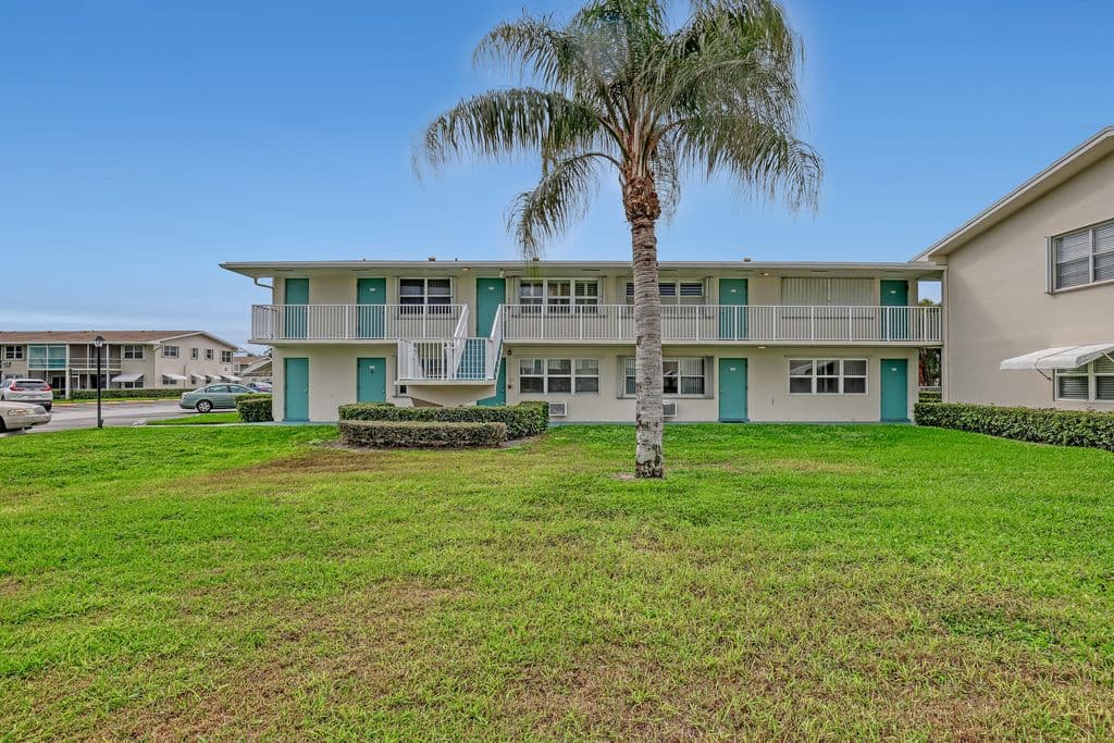 1+1 Condo — 680 Horizon W #110